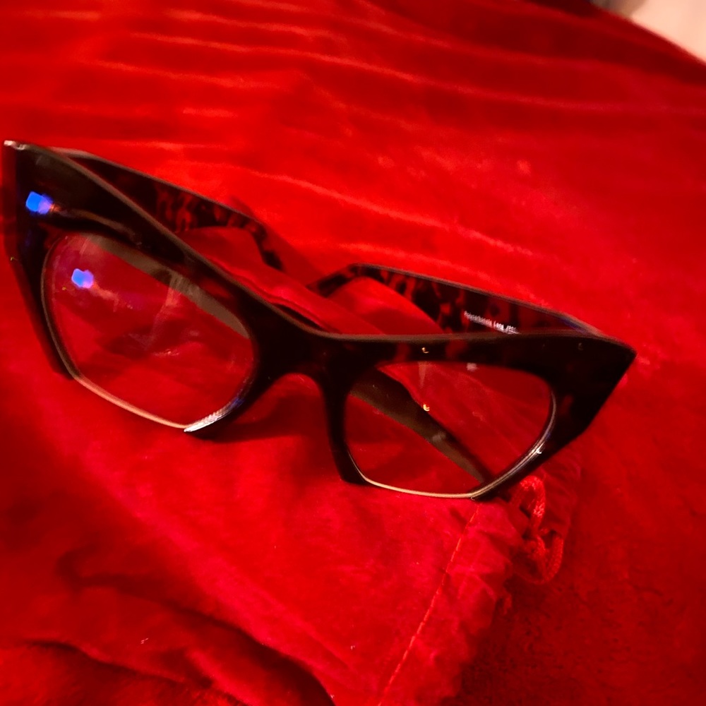 Designer - “NO” - Designer Look- “YES”